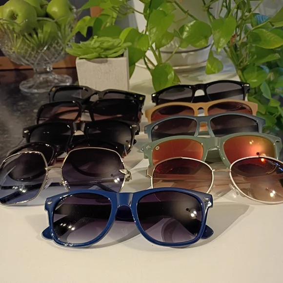 Women’s Sunglasses Assorted Colors - Stylish Fashion Shades - Picture 3 of 10